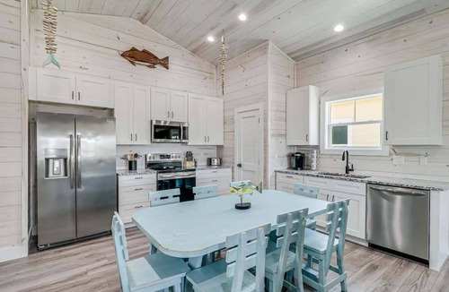 Fulton House | 103 Seven Palms, Fishtastic