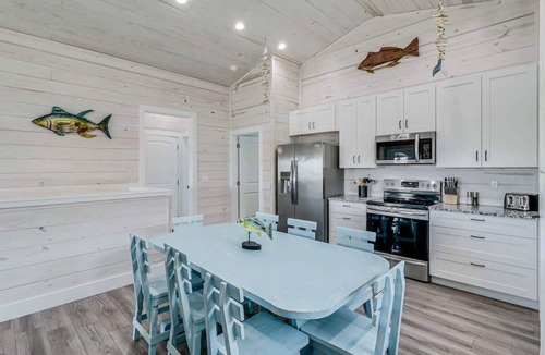 Fulton House | 103 Seven Palms, Fishtastic