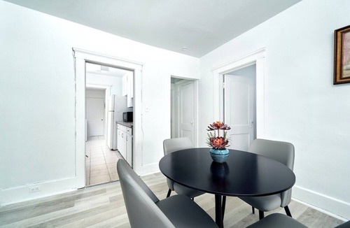 Walkerville Apartment | 1032 Assumption · Trendy 3 BedRoom Perfect for Long Stays