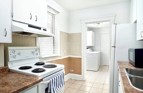 Walkerville Apartment | 1032 Assumption · Trendy 3 BedRoom Perfect for Long Stays