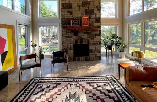 Horton Cottage | 103c carriage · Canoe Landing: Luxury Waterfront Retreat, Hot Tub