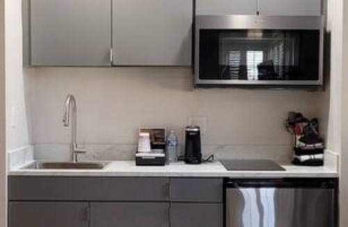 Bartlesville Apartment | 104 · Cozy Corner #104 - King Bed Hotel Phillips