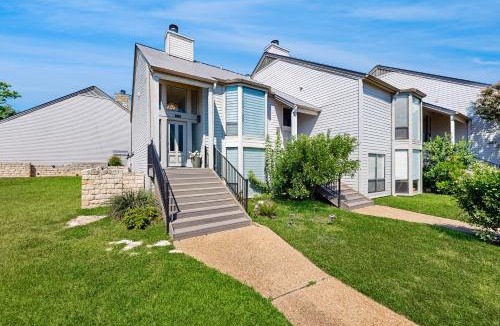 Lakeway Apartment | 104 World of Tennis Square #104