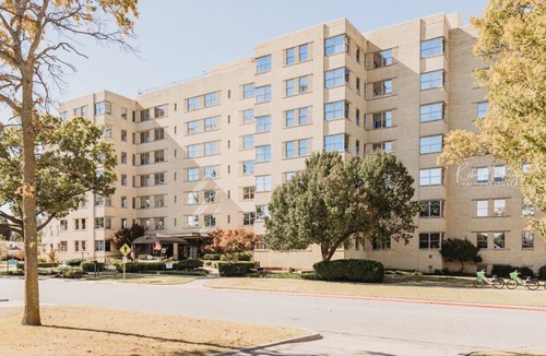 Bartlesville Apartment | 105 · Osage Hive #105 - Hotel Phillips