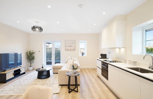 Acton Apartment | 105B Beechwood Grove Flat