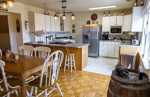 Scottsville House | 106 acre Farm with Animals, River & Private Pond, near Wineries and Breweries