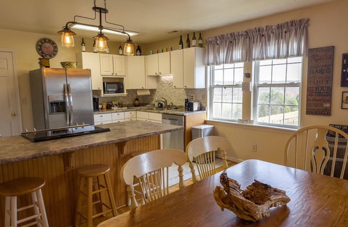 Scottsville House | 106 acre Farm with Animals, River & Private Pond, near Wineries and Breweries
