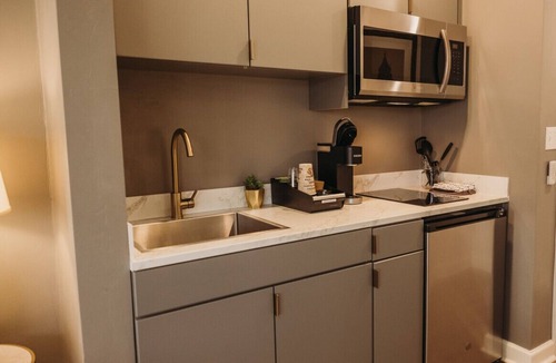 Bartlesville Apartment | 106 · Vintage Ambience #106 - Hotel Phillips