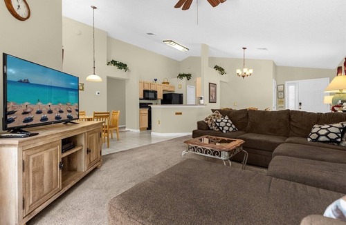Lake Berkley Cottage | 1061 Lake Berkley 4 Bed With Pool