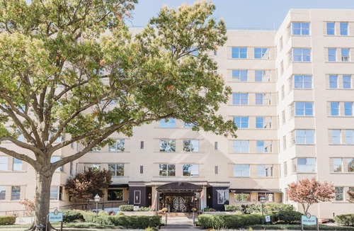 Bartlesville Apartment | 107 · Downtown Retro Room #107 - Hotel Phillips