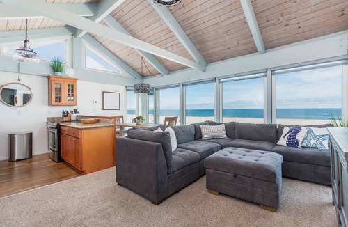 Kiwanda Shores House | #107 The Sandbox-Beach Front House