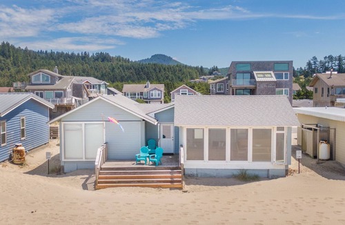 Kiwanda Shores House | #107 The Sandbox-Beach Front House
