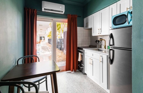 Bay Esplanade Apartment | 108 · ☀Pool✔ Kitchen✔ Beach✔ Self Checkin✔ Free Parking✔