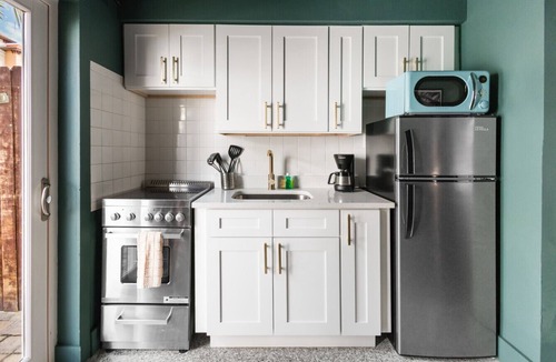 Bay Esplanade Apartment | 108 · ☀Pool✔ Kitchen✔ Beach✔ Self Checkin✔ Free Parking✔