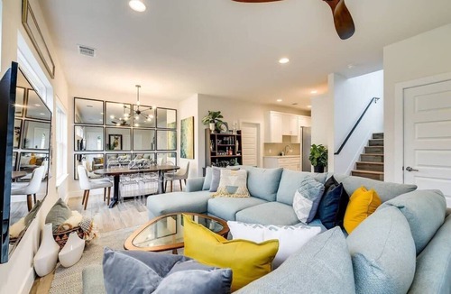 East MLK House | 10BR East Austin Combo | Private Pool & Game Rooms