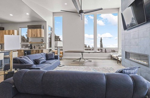 Woodmoor House | 10BR Grand Townhome Multi Million Dollar Views