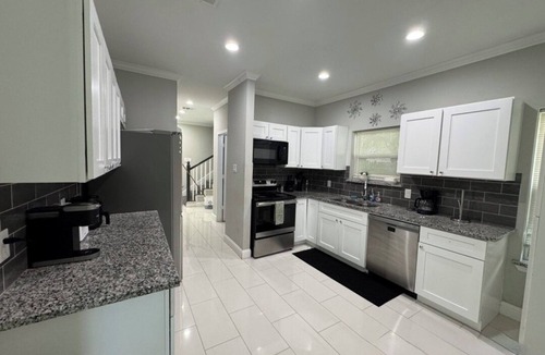 West Dallas House | 10BR Luxury Haven w/Game Room — 10 Mins to Downtown & Perfect for Events