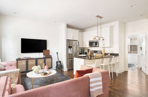 Chestnut Hill Apartment | 10min to Broadway/DT | 6BR (2 homes) | Hart Suites