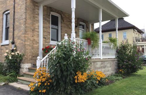 Hanover Bed & Breakfast | 10th Avenue Guest House & Suites