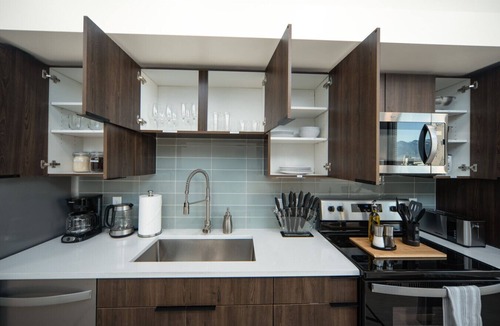 Rio Grande Apartment | 10th flr Beauty! Hot tub/Pking/Pool/Views!/Kg bed!