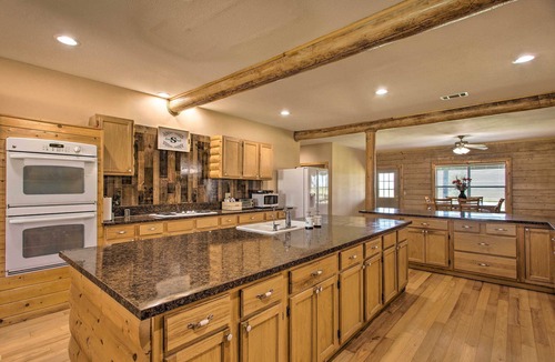 Rosston House | 11-Acre Log Cabin w/Jungle Gym & Sand Volleyball