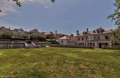 Scranton House | 11 Bedroom 33 beds Woolworth Mansion in Scranton