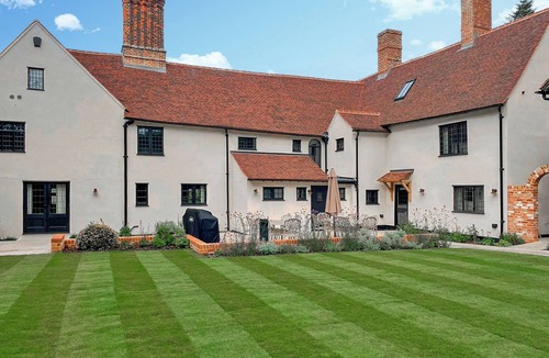 Great Saling Cottage | 11 bedroom accommodation in Stebbing