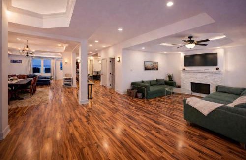 Peak's Suburban Addition House | 11 Beds, Sleeps 12, 2 Mi to Downtown Dallas