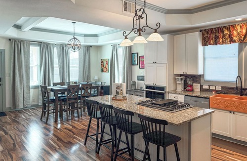 Peak's Suburban Addition House | 11 Beds, Sleeps 12, 2 Mi to Downtown Dallas