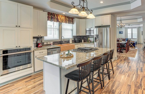 Peak's Suburban Addition House | 11 Beds, Sleeps 12, 2 Mi to Downtown Dallas