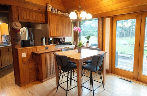 Vulcan House | 11 Beds Sleeps 20+. Pets OK. 4 Bedrooms, Bonus Room, Bunk House, 40 Acres