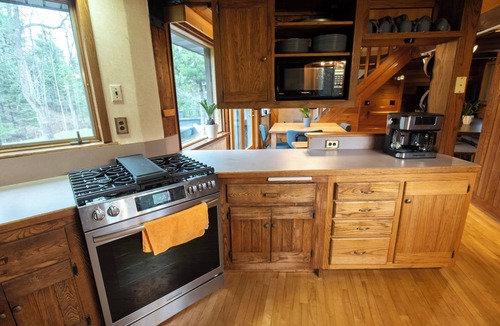 Vulcan House | 11 Beds Sleeps 20+. Pets OK. 4 Bedrooms, Bonus Room, Bunk House, 40 Acres