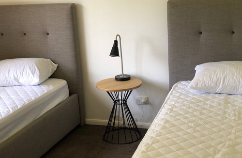 Cowes House | 11 Findlay Street