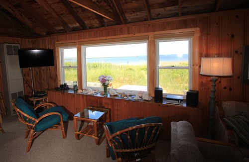 Sandwich Cottage | 11 Freeman Ave - SD357