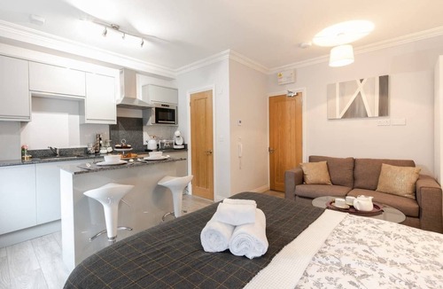 Reading House | 11 Helena House