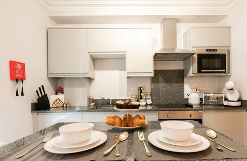 Reading House | 11 Helena House