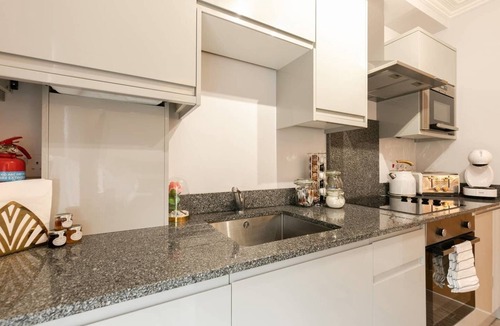 Reading House | 11 Helena House