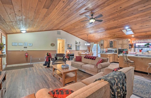 Pollock Pines Cabin | 11 Mi to Apple Hill: Pollock Pines Resort Cabin