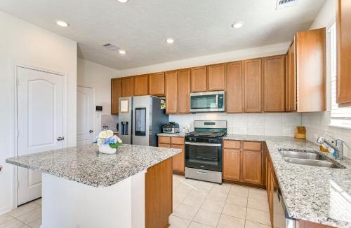 La Marque House | 11 Mi to Beach La Marque Home with Patio!