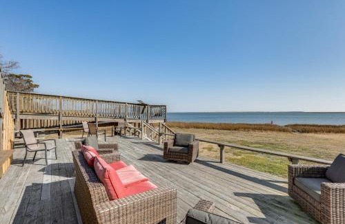 Atlantic House | 11 Mi to Chincoteague: Atlantic Home w/Decks!
