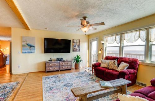 Atlantic House | 11 Mi to Chincoteague: Atlantic Home w/Decks!