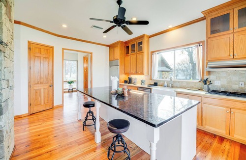 Little Elm House | 11 Mi to Downtown Denton: Spacious Ranch Retreat