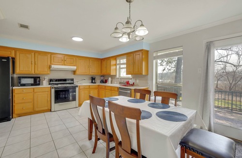 Irving House | 11 Mi to Dtwn Dallas: Charming Home w/Deck & Yard