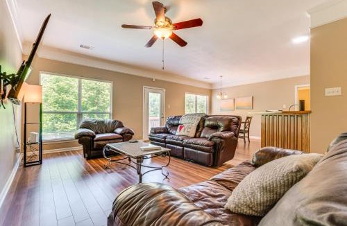 Little Rock House | 11 Mi to Dtwn Little Rock: Home w/Large Deck!