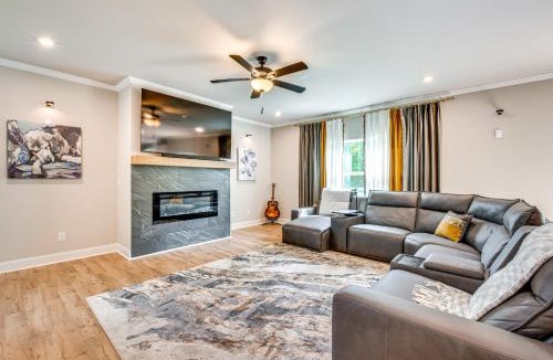 Ben Hill House | 11 Mi to Dtwn: Luxe Atlanta Retreat w/Deck & Yard