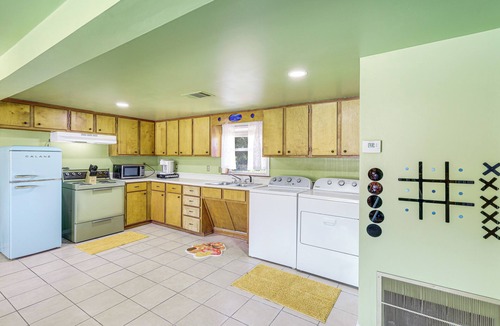 Waco Apartment | 11 Mi to Dtwn Waco: Pet-Friendly Home w/Deck