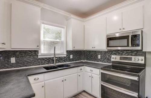 Petersburg House | 11 Mi to Fort Lee: 30-Acre Retreat w/Scenic Views