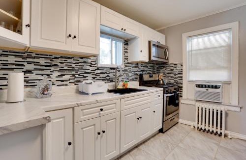 Teaneck House | 11 Mi to Manhattan Pet-Friendly Duplex with Yard!