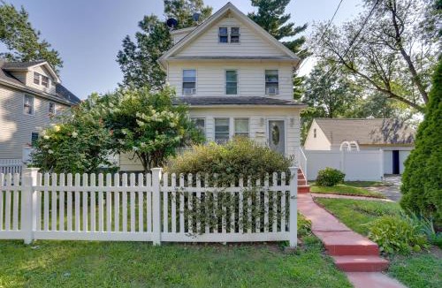 Teaneck House | 11 Mi to Manhattan Pet-Friendly Duplex with Yard!