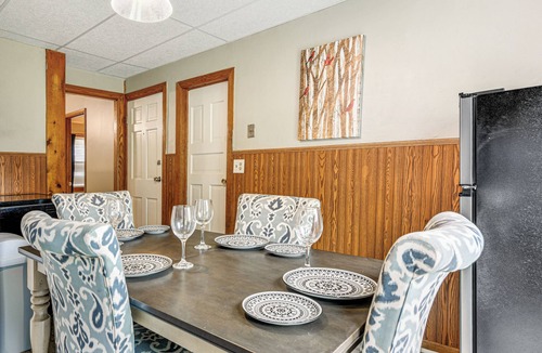 North Tonawanda Apartment | 11 Mi to Niagara Falls: North Tonawanda Apartment
